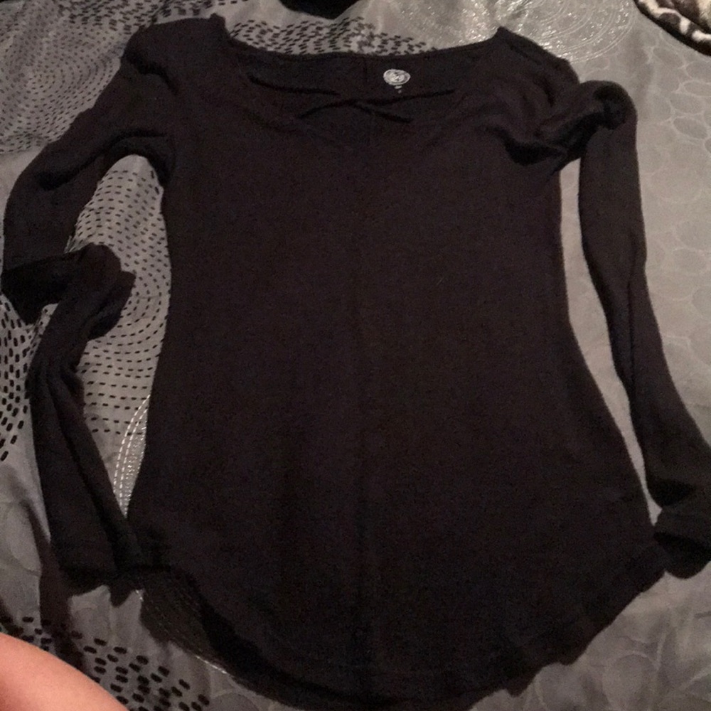simple black long sleeve shirt